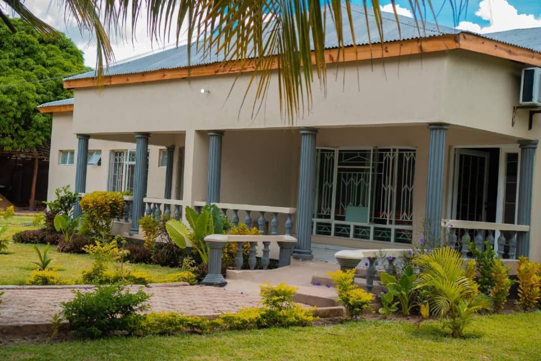 Adams Lodges Ltd Mangochi Exteriör bild